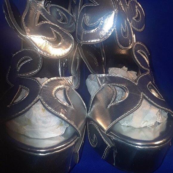 Silver Rose Bud open toe sandals - Picture 2 of 5